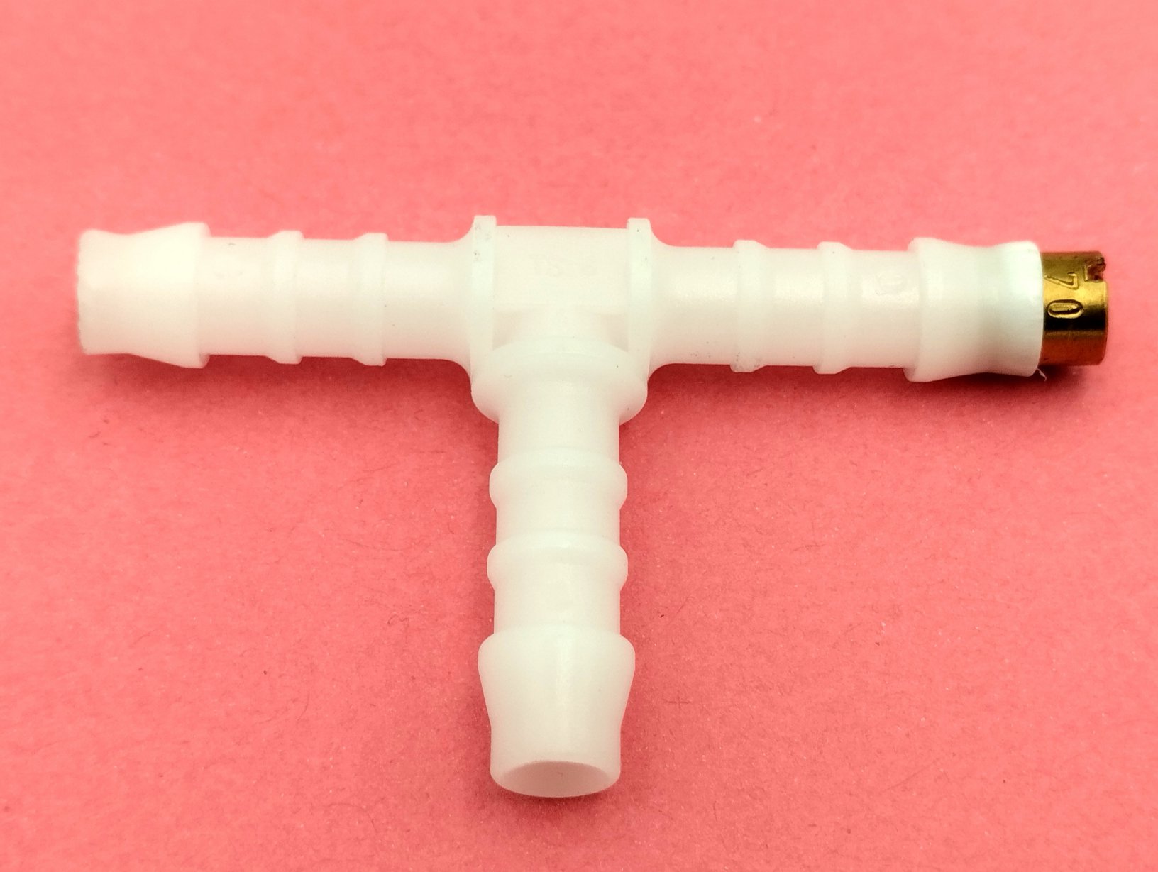 'T' Connector with restrictor 